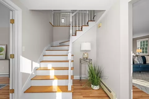 Entry Way - 5 Elm St, Upton, MA 01568 photo 2 of 3