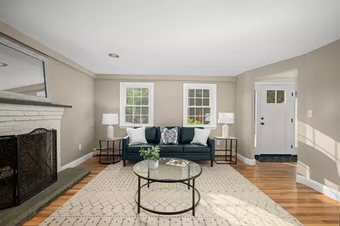 Living - 5 Elm St, Upton, MA 01568 photo 2 of 4