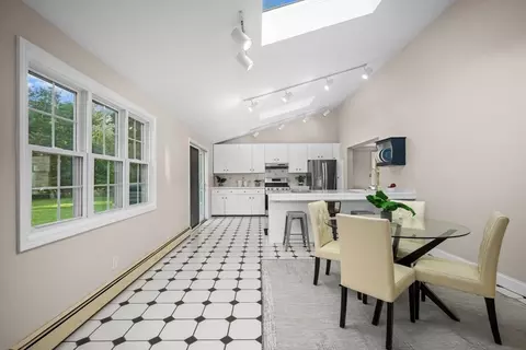 Entry Way - 5 Elm St, Upton, MA 01568 photo 1 of 3