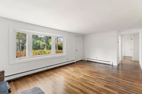Living - 59 Holly St, Gloucester, MA 01930 photo 5 of 7