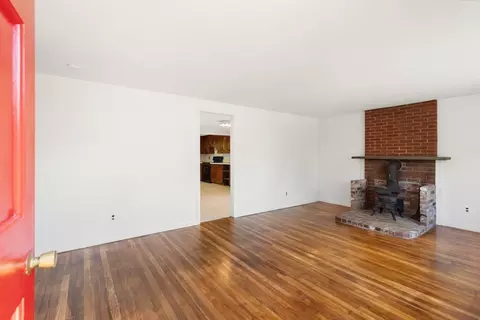 Living - 59 Holly St, Gloucester, MA 01930 photo 1 of 7