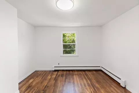 Bedroom - 59 Holly St, Gloucester, MA 01930 photo 4 of 5