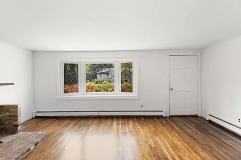 Living - 59 Holly St, Gloucester, MA 01930 photo 4 of 7