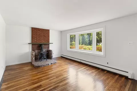 Living - 59 Holly St, Gloucester, MA 01930 photo 3 of 7