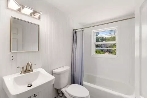 Bath - 59 Holly St, Gloucester, MA 01930 photo 1 of 2