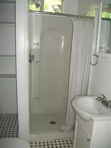 Bath - 7 Albert St, Worcester, MA 01610 photo 3 of 3