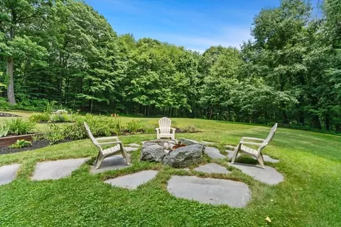 Exterior - 3 Leone Ln, Mendon, MA 01756 photo 6 of 7