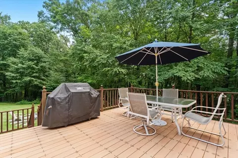 Exterior - 3 Leone Ln, Mendon, MA 01756 photo 3 of 7