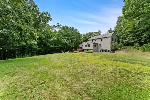 Exterior - 3 Leone Ln, Mendon, MA 01756 photo 7 of 7