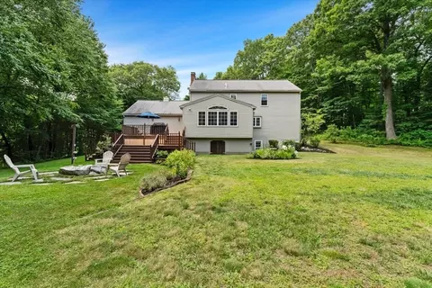 Exterior - 3 Leone Ln, Mendon, MA 01756 photo 5 of 7