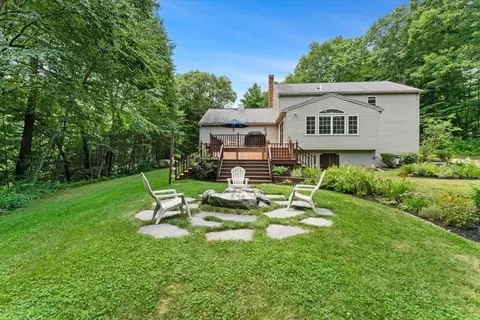 Exterior - 3 Leone Ln, Mendon, MA 01756 photo 4 of 7