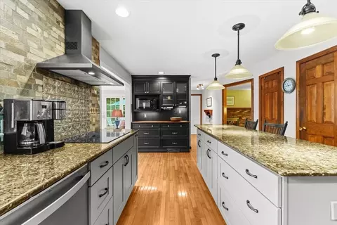 Kitchen - 3 Leone Ln, Mendon, MA 01756 photo 2 of 5