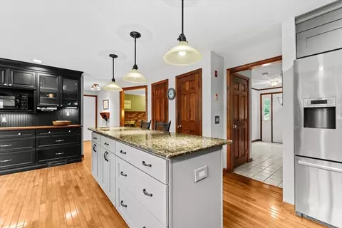 Kitchen - 3 Leone Ln, Mendon, MA 01756 photo 3 of 5