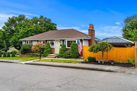 37 Home St, Peabody, MA 01960