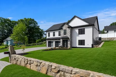 Exterior - 660 Hildreth St, Dracut, MA 01826 photo 3 of 5