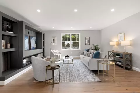 Living - 660 Hildreth St, Dracut, MA 01826 photo 2 of 3