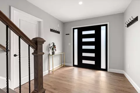 Entry Way - 660 Hildreth St, Dracut, MA 01826 photo 2 of 4