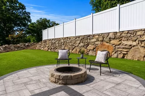 Exterior - 660 Hildreth St, Dracut, MA 01826 photo 5 of 5