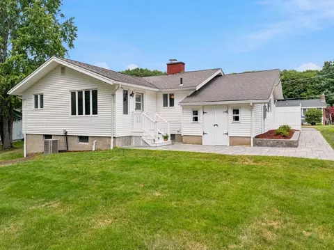 Exterior - 19 Champlain Dr, Hudson, MA 01749 photo 2 of 5
