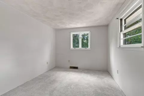 Bedroom - 19 Champlain Dr, Hudson, MA 01749 photo 4 of 4