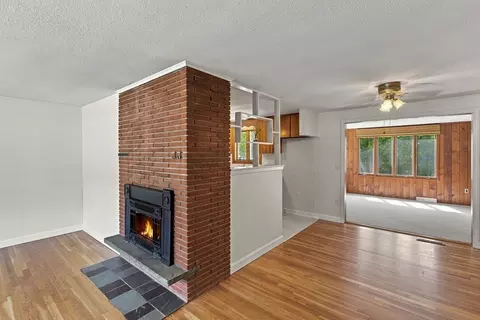 Living - 19 Champlain Dr, Hudson, MA 01749 photo 2 of 7