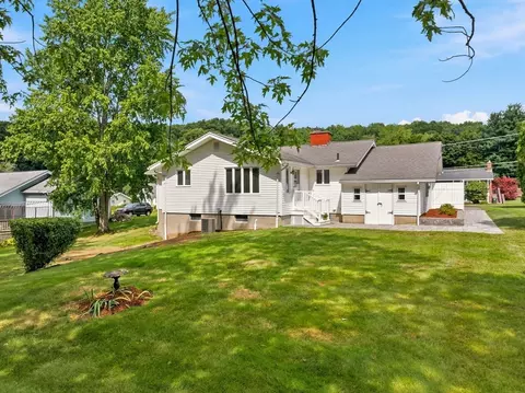 Exterior - 19 Champlain Dr, Hudson, MA 01749 photo 3 of 5