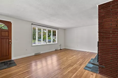 Living - 19 Champlain Dr, Hudson, MA 01749 photo 3 of 7