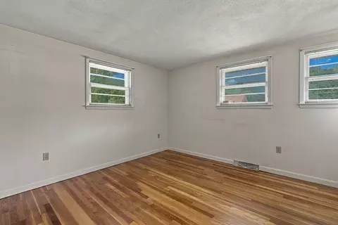 Bedroom - 19 Champlain Dr, Hudson, MA 01749 photo 2 of 4