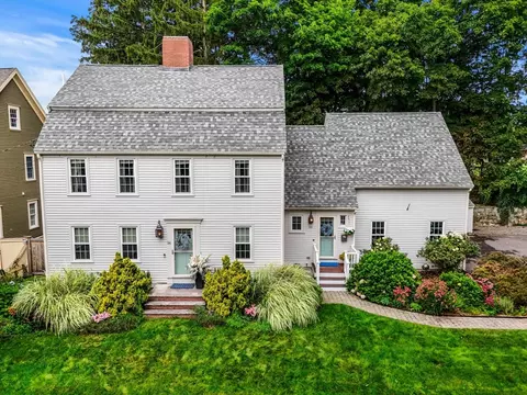 26 Summit Pl, Newburyport, MA 01950