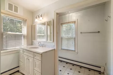 Bath - 43 Brown St, Maynard, MA 01754 photo 2 of 4