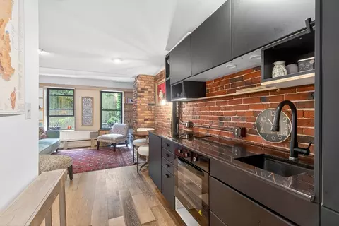 17 Grove St #1, Boston, MA 02114