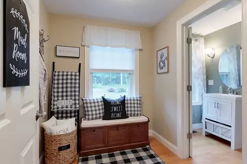 Entry Way - 391 Main St, Townsend, MA 01474 photo 1 of 1