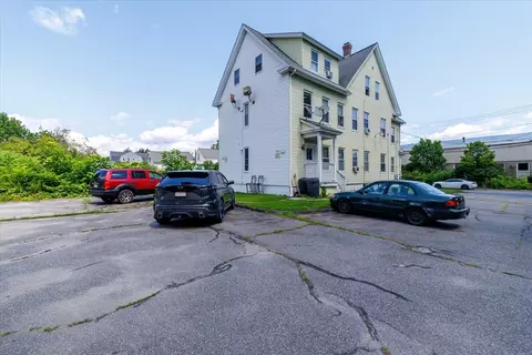 Exterior - 17 Rockdale St, Worcester, MA 01606 photo 4 of 5