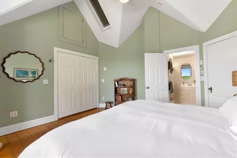 Bedroom - 6 Pew Ave, Gloucester, MA 01930 photo 3 of 6