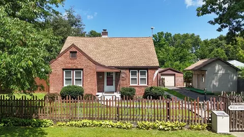41 Park St, Feeding Hills, MA 01030