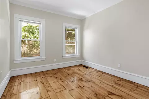 31-33 Bourne St, Lowell, MA 01852 photo 18