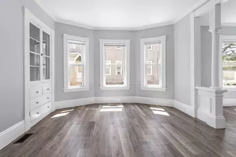 31-33 Bourne St, Lowell, MA 01852 photo 9
