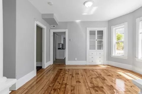 31-33 Bourne St, Lowell, MA 01852 photo 25