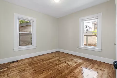 31-33 Bourne St, Lowell, MA 01852 photo 16
