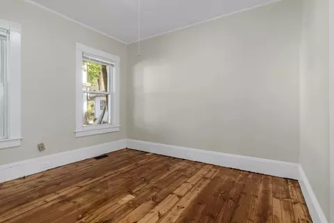 31-33 Bourne St, Lowell, MA 01852 photo 11