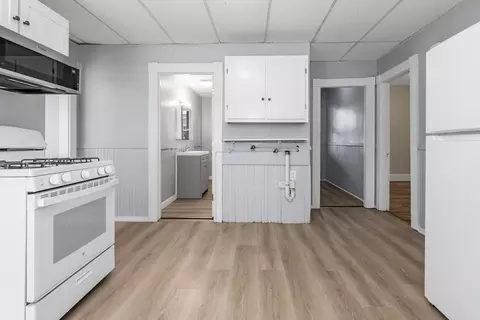 31-33 Bourne St, Lowell, MA 01852 photo 13