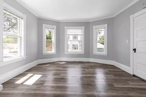 31-33 Bourne St, Lowell, MA 01852 photo 6