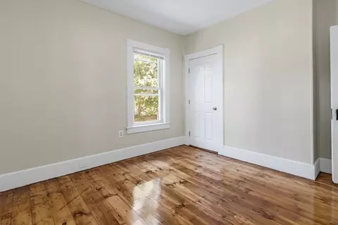 31-33 Bourne St, Lowell, MA 01852 photo 17