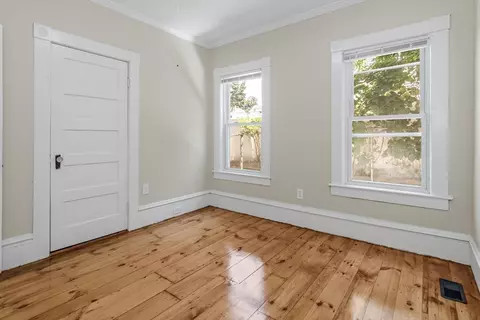 31-33 Bourne St, Lowell, MA 01852 photo 20