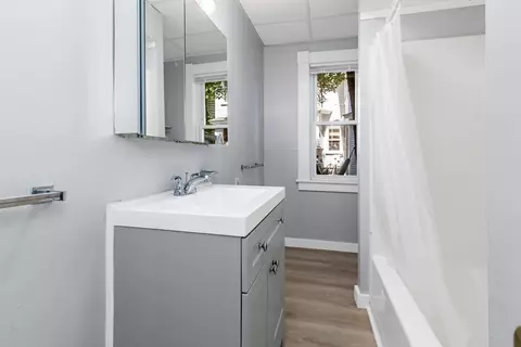 31-33 Bourne St, Lowell, MA 01852 photo 14