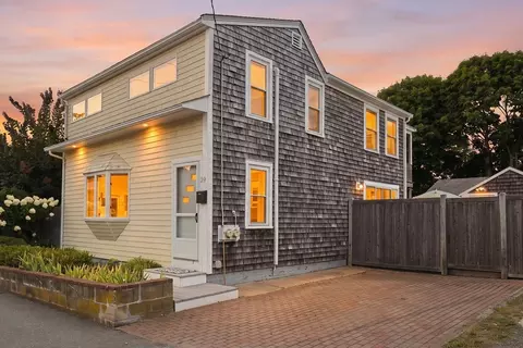 39 Pleasant St, Provincetown, MA 02657
