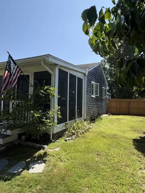 Exterior - 2 Upton St, Fairhaven, MA 02719 photo 1 of 5