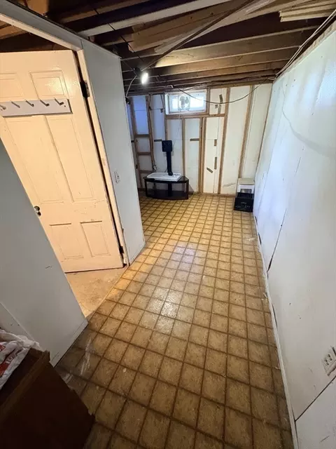 Entry Way - 2 Upton St, Fairhaven, MA 02719 photo 1 of 1