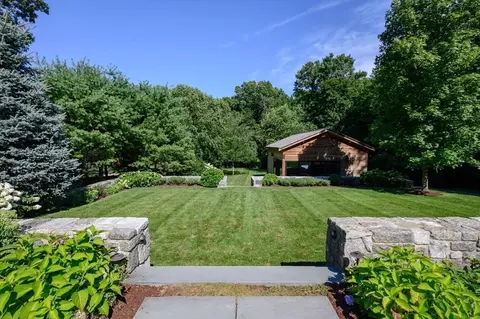 Exterior - 68 School St, Hingham, MA 02043 photo 5 of 6