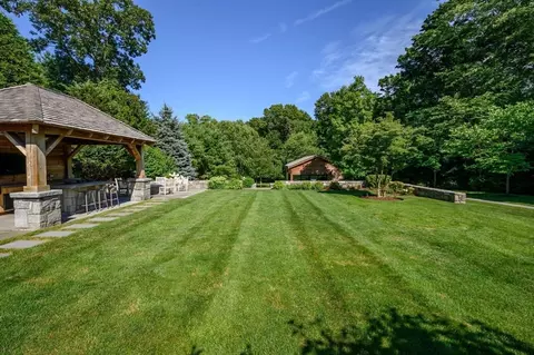 Exterior - 68 School St, Hingham, MA 02043 photo 3 of 6